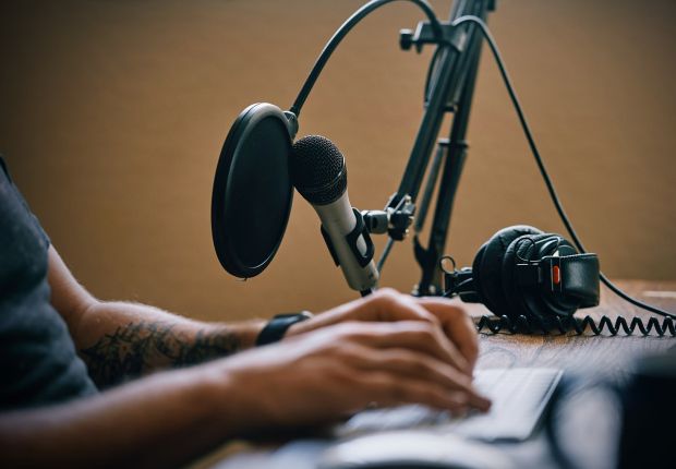 5 Aplikasi Podcast Terbaik Untuk Permudah Pekerjaanmu