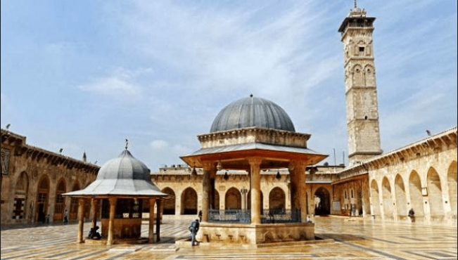 pada masa walid bin abdul malik dibangun sebuah masjid damaskus